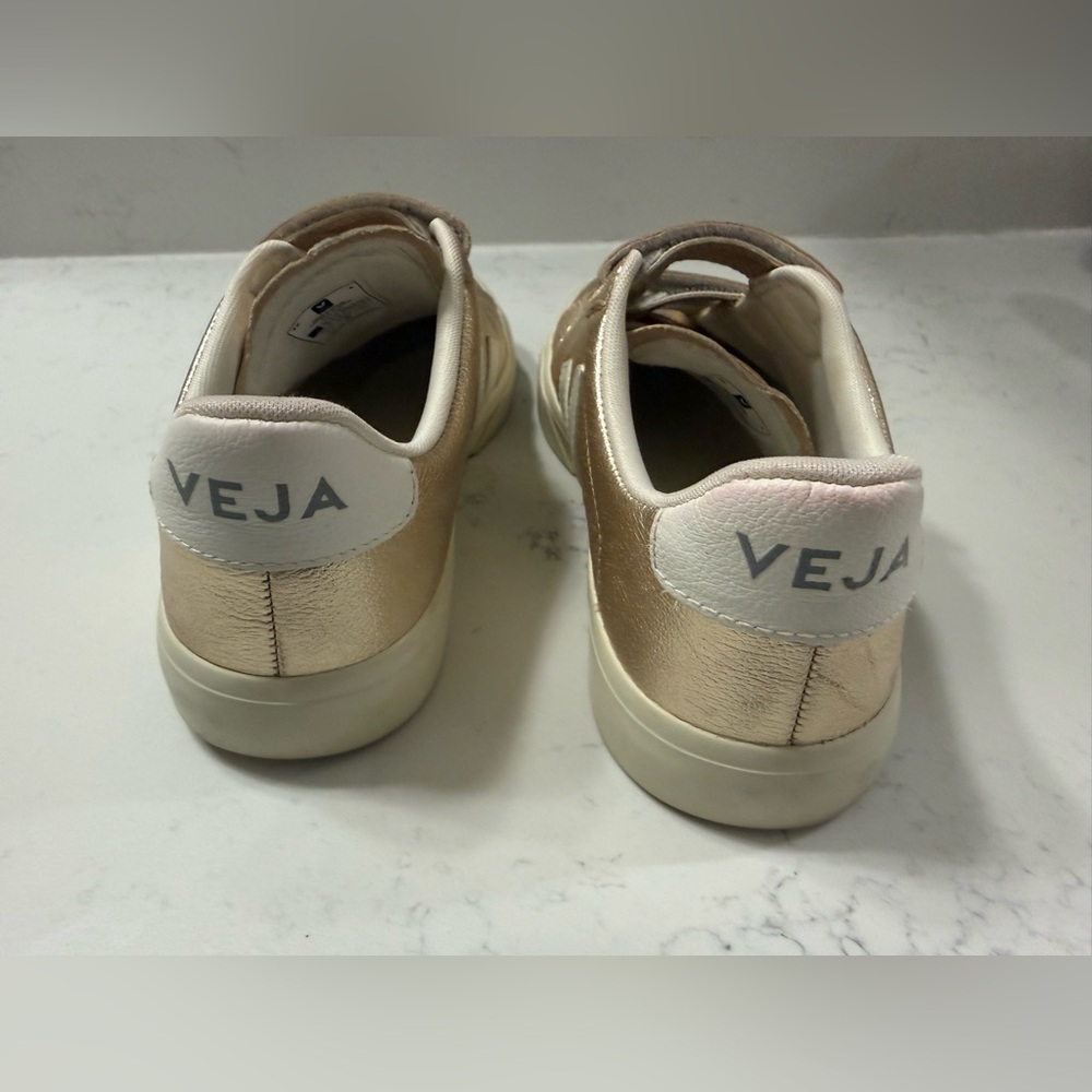 Veja ChromeFree Recife Sneakers size 39 - Anthropologie gold and white - Picture 5 of 13